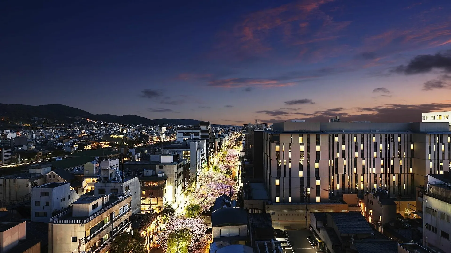 ****  Cross Hotel Kyōto Japan